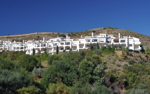 Apartment With 2 Bedrooms in Benahavís, With Wonderful Mountain View,