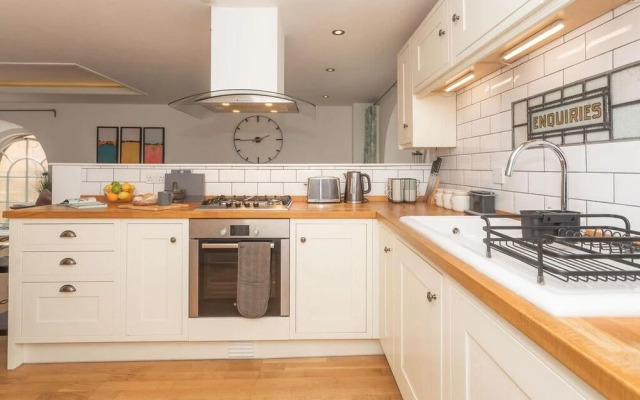 Panda Sanctuaries, Kensington Chapel Apartment