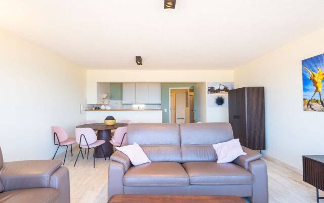 Spacious Apartment With Terrace