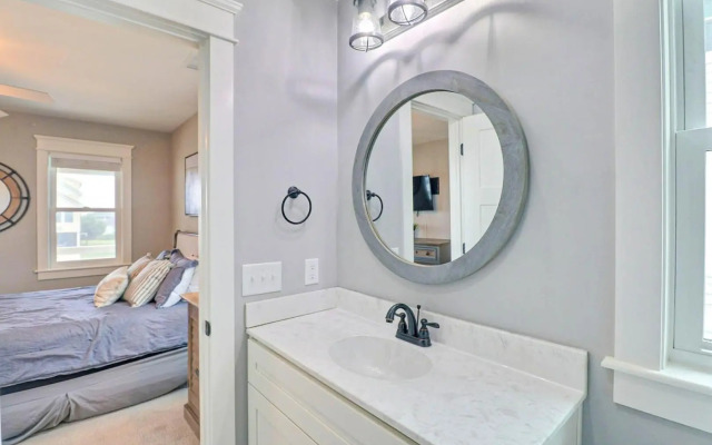 4059 - Bikinis & Martinis