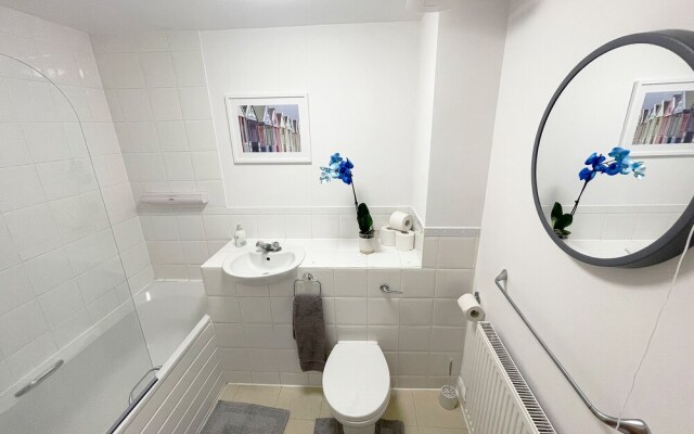 Continental Apartment- 2-bed- Farnborough