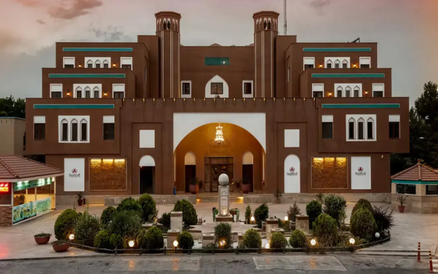 Parsian Safaiyeh Hotel