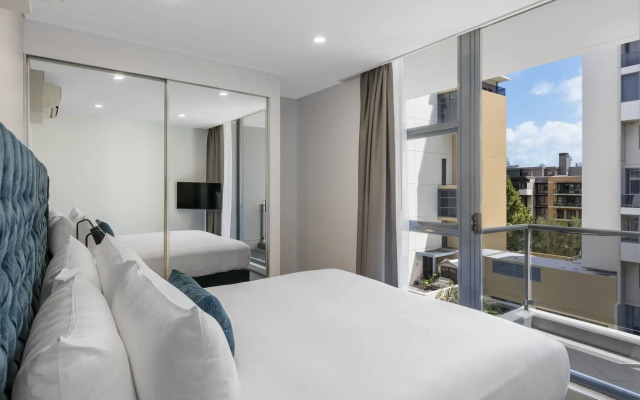 Meriton Suites Waterloo