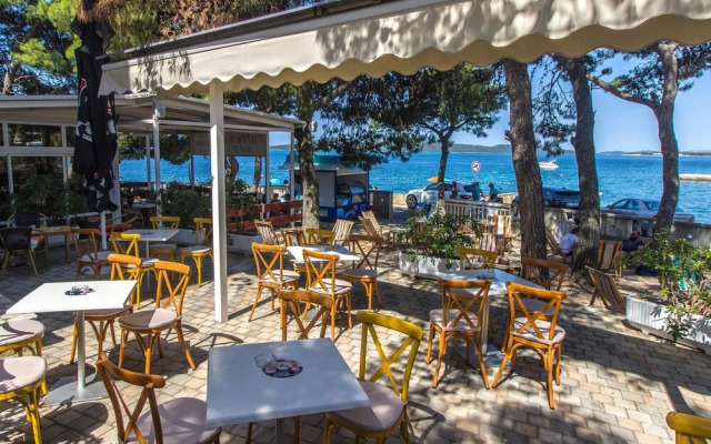 Beachfront Apartment Gaj 12