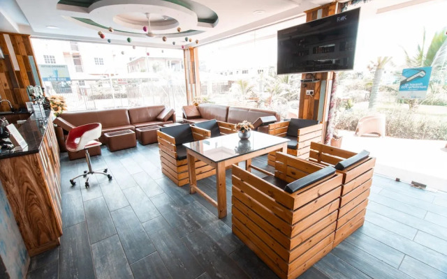 Plus 33 Hotel