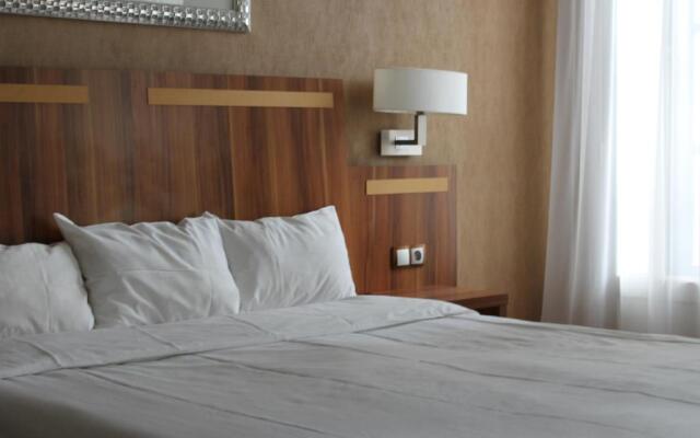 Hotel The Originals du Grand Monarque