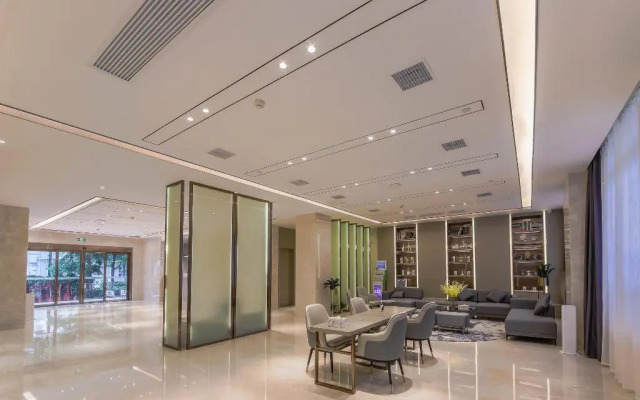 Lavande Hotel Wuhan 2nd Guanggu Road