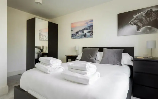 Starboard - Spacious Two-bedroom Apartment