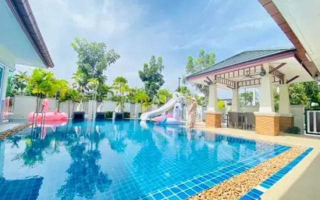 Play  Around Pool Villa