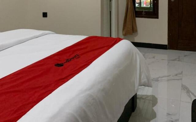 RedDoorz Syariah near Kawasan Simpang Lima Pati