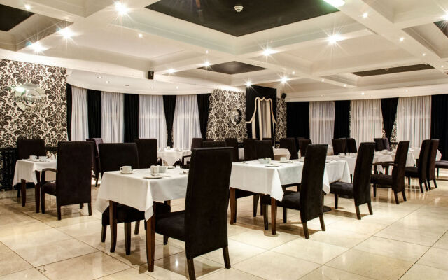 Clayton Lodge Hotel