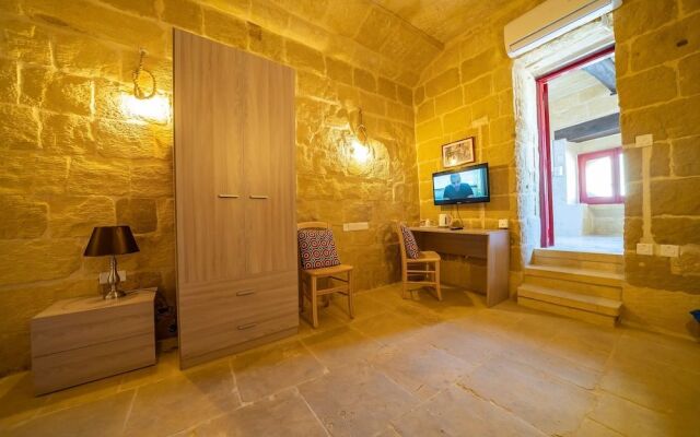 Ta' Pinu B&B
