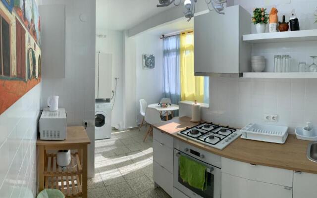 Bright and Modern Apartment 3 bedroom with Balcony E3EV