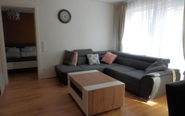 Spacious, Modern 1-bdrm Apt near VIC & Austria Ctr