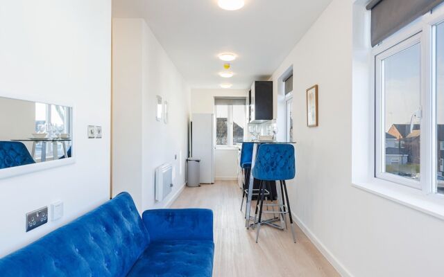 North West London Studio Apartment - Sleeps 3