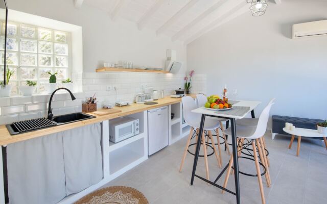 Paxos Couple House By Konnect