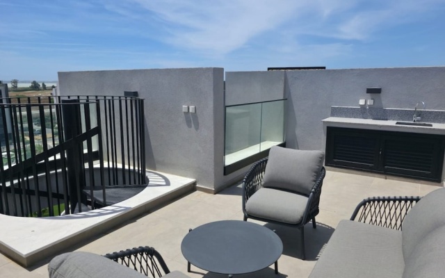 Rooftop Sunset Garden by Staycom