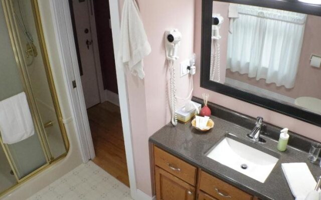 Warm House Retreat Bed and Breakfast