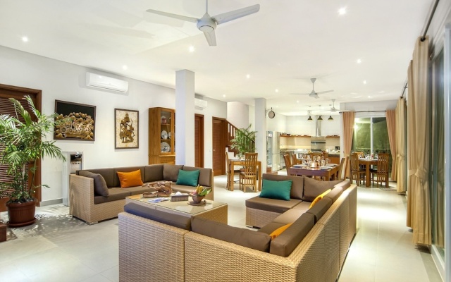 Best Selling Family 5 Bedrooms Pool Villa in Canggu – Lobby – Pererenan