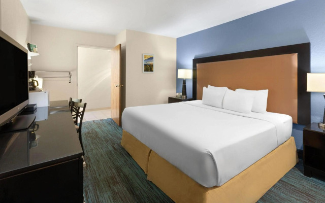 Days Inn by Wyndham Mackinaw City/Bridgeview Area