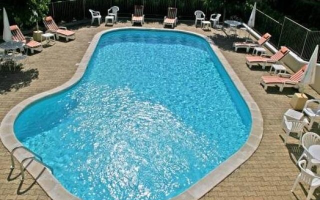 Relais Saint Roch Rest. La Petite Maison