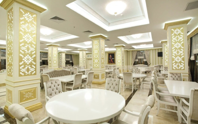 Ayan Palace Hotel