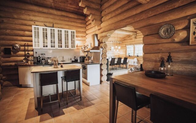 Fjordhygge, Cozy Log Retreat Near Sea & Forest - Sauna & Outdoor Living
