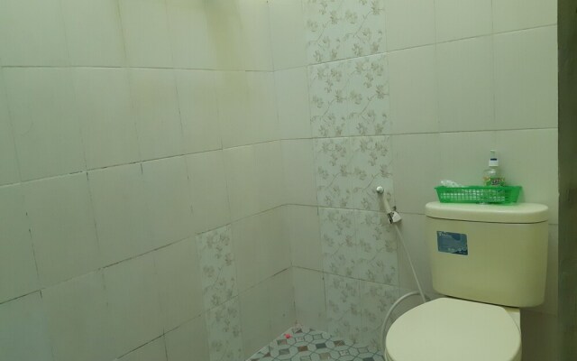 Oyo 2459 Godong Family House