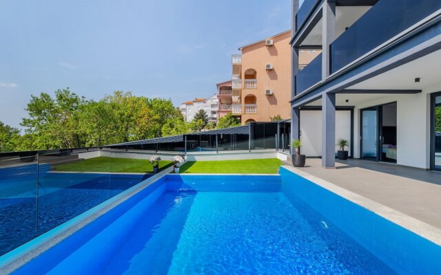 Pleasing Apartment in Crikvenica With Private Pool