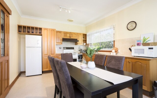 South Coast Getaway House Sleeping 8 Guests