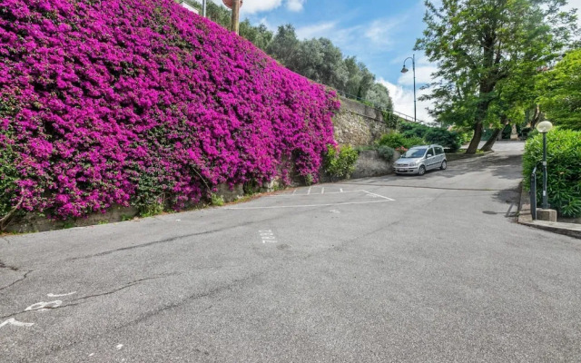 Camogli Bright Apartment with Parking