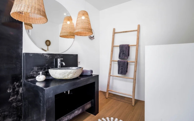 Villa Folie by Alfred in Bali - New 5bdr Dream Villa in the Heart of Seminyak – Guest Rooms – Kuta