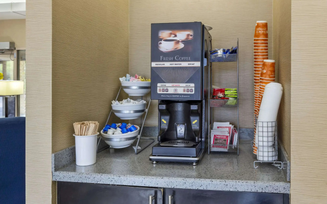 Comfort Suites Inn at Ridgewood Farm