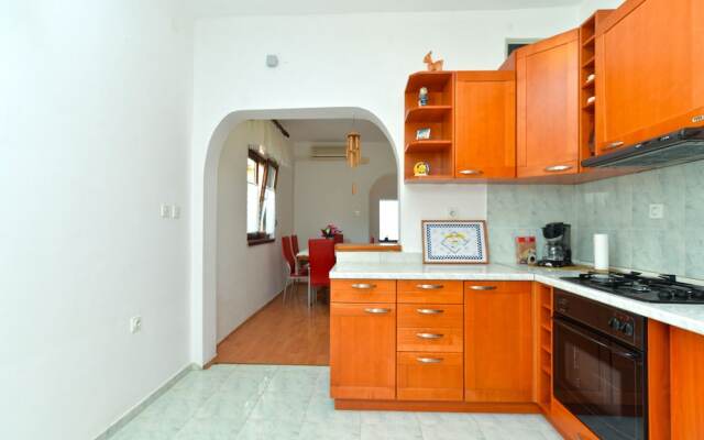 Apartment 623