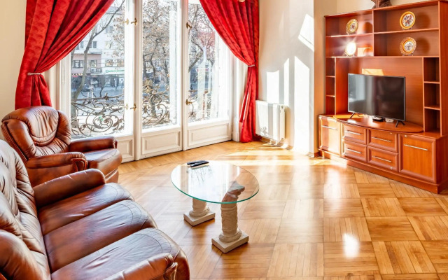 Grand Lviv Apartment I (1 of 3)