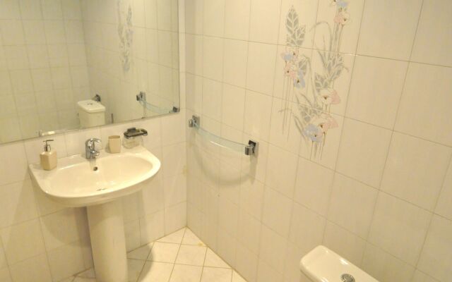 Zennova 80 Kastra Apartment