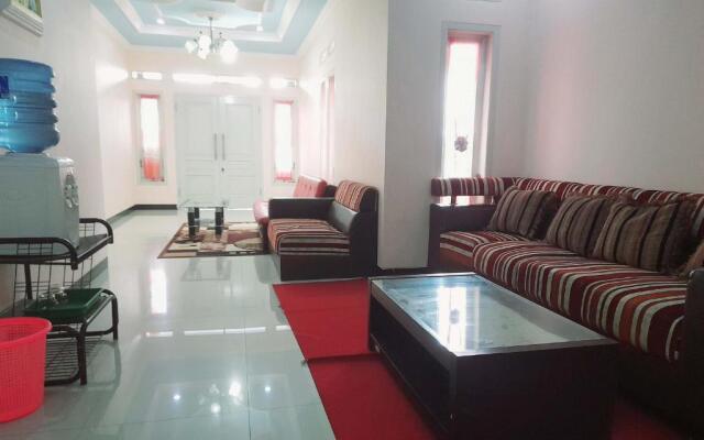 RedDoorz Syariah near Komplek Candi Arjuna Dieng 2