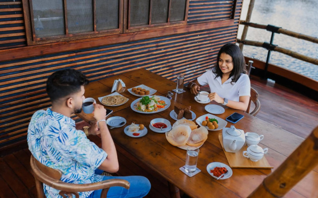 Yathra Houseboat