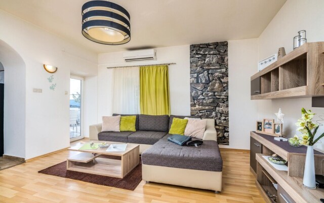 Nice Apartment in Skrpcici With Wifi and 3 Bedrooms