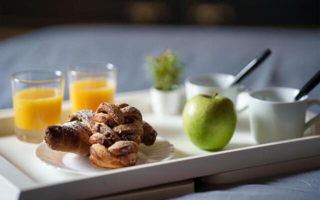 OSPEDALI e UNIVERSITÀ - Policlinico San Matteo a 300m - Parcheggio GRATIS