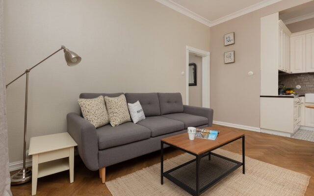 Metro Rondo ONZ Apartment by Renters