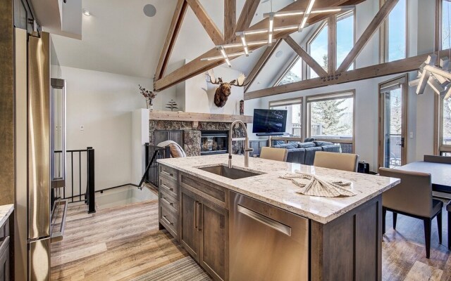 3br Slopeside Beaver Creek  Ski-in, Sleeps 10 3 Bedroom Townhouse by RedAwning