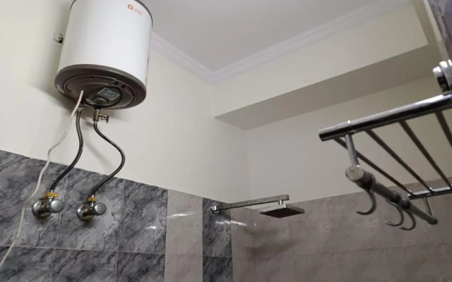 OYO 16721 Divine Hotel
