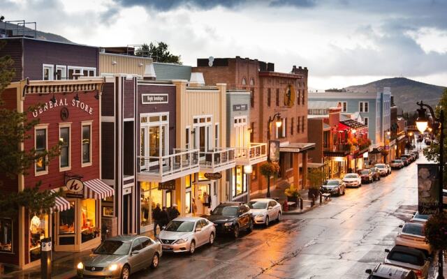 Woodside 207 4 Bedroom Home by RedAwning