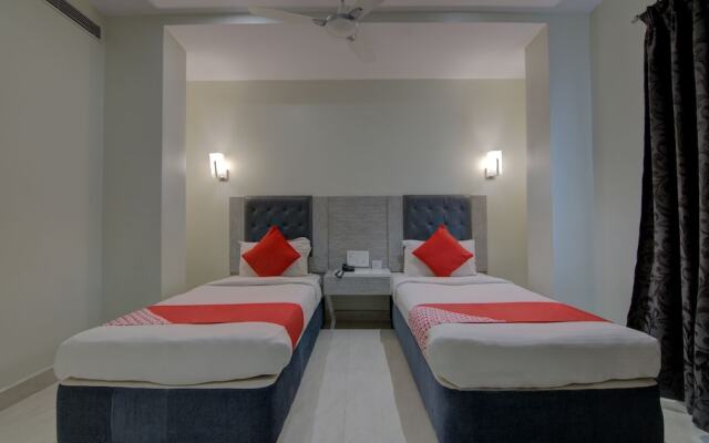 OYO 2653 The Orange Hotel