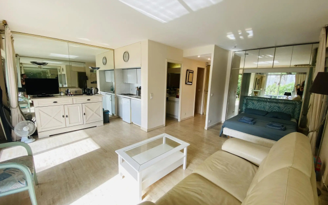Modern and light studio apartment in prestgious area of Cannes. Small garden and pool. - 743 - Apartment in Cannes - Photo 2