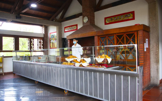 Hotel Girardot Resort by On Vacation