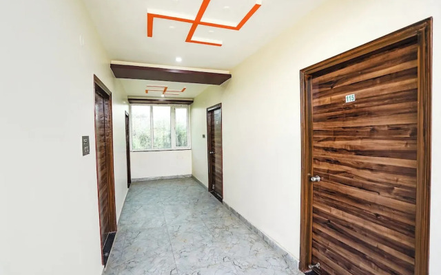 Fabhotel Radhika Palace
