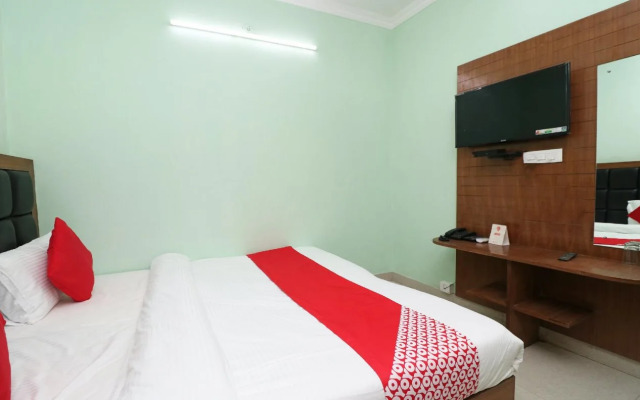 OYO 12062 Paras Guest House