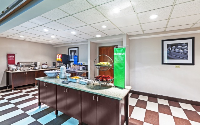 Hampton Inn & Suites Houston - Rosenberg